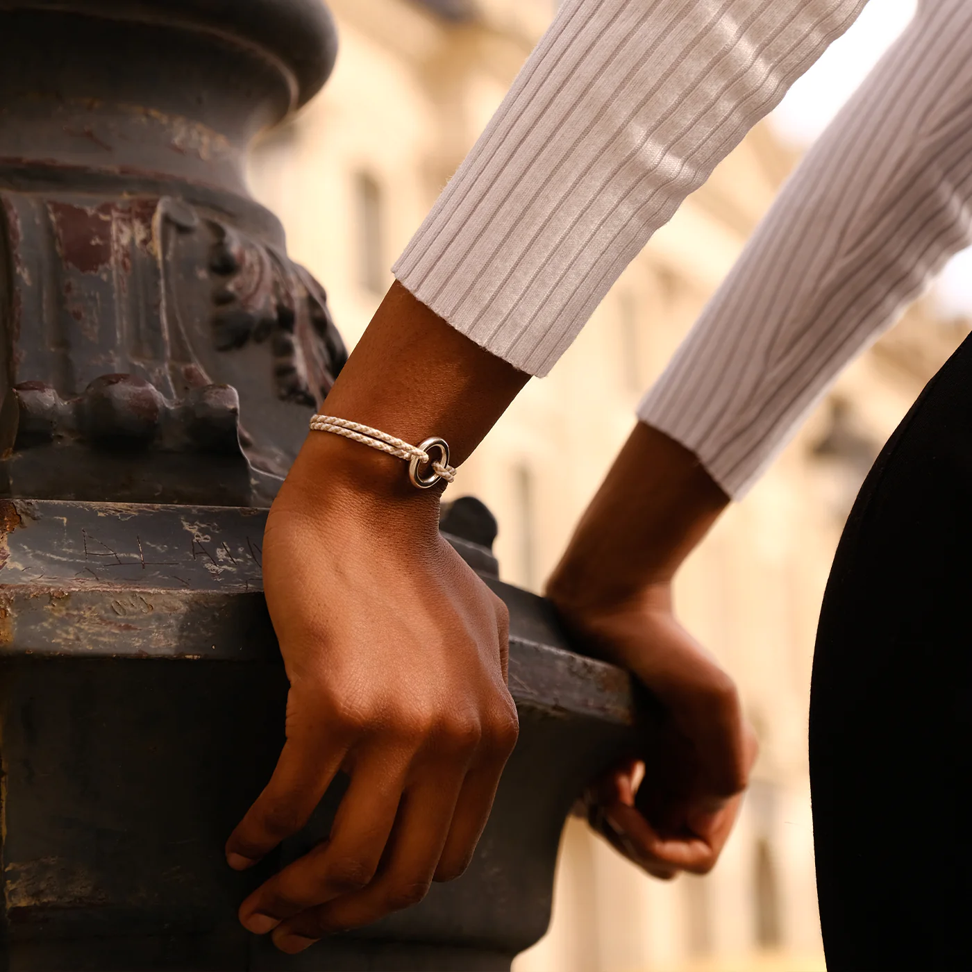 Le bracelet cercle en argent, idéal pour un cadeau ! il vous accompagnera toute votre vie.Il est fabriqué en France. Le Vent à la Française