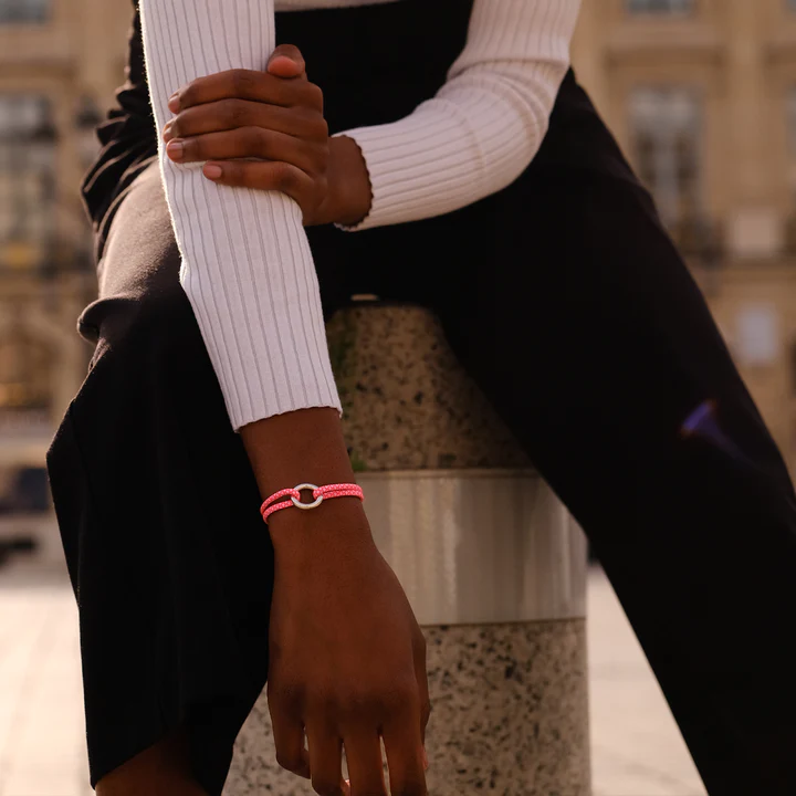 Le bracelet cercle en argent, idéal pour un cadeau ! il vous accompagnera toute votre vie.Il est fabriqué en France. Le Vent à la Française