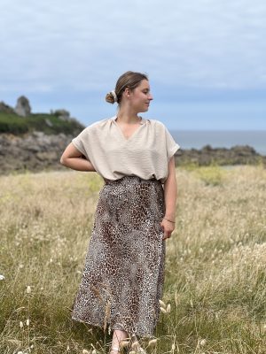 C'est vraiment un plaisir de porter cette jupe Tyna, elle est fluide, satinée pour un look très féminin. Fabriquée en France