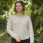 Découvrez le pull ROCHEBONNE de chez Cézembre, un hommage à la beauté de Saint-Malo et au savoir-faire artisanal. Tricoté avec précision en 3D, il associe la douceur de la laine alpaga et autres, pour un pull à la fois chaleureux et léger. Un essentiel de votre garde-robe qui s’adapte à toutes vos envies, du bureau aux soirées décontractées. Fabriqué en France à Saint Malo