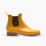 Bottines de Pluie Maïs/crêpe avec l'élastique motif léopard  : Elles sont Chic ! Adoptez un look sophistiqué avec nos bottines de pluies elles sont parfaites pour affronter la pluie avec style. Un modèle fabriqué en France.